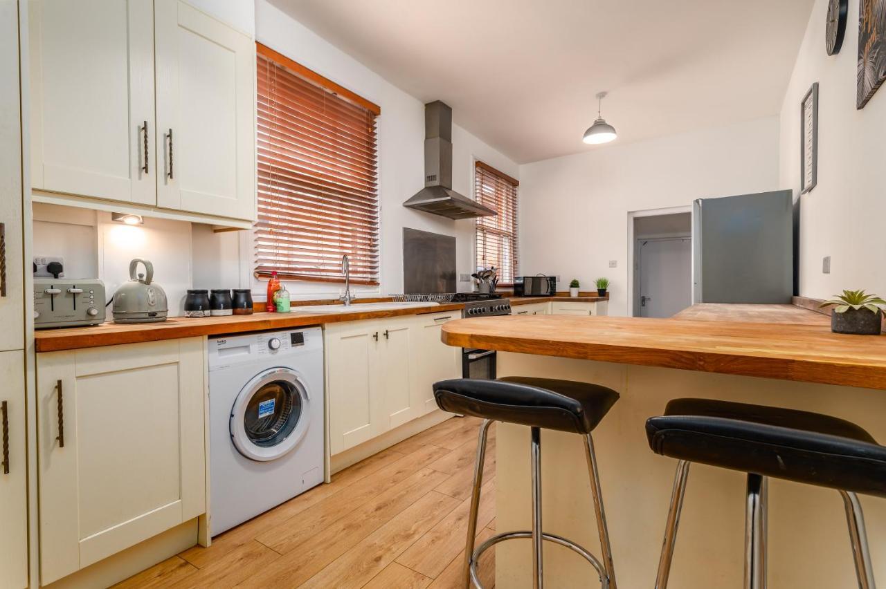 Spacious Contractor House For Large Groups - Private Parking Northampton Exterior foto