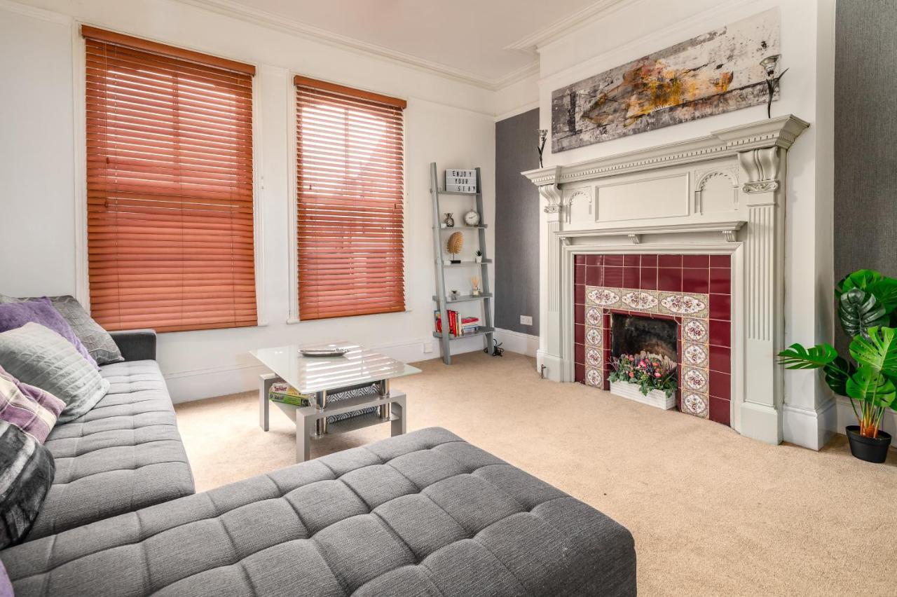 Spacious Contractor House For Large Groups - Private Parking Northampton Exterior foto