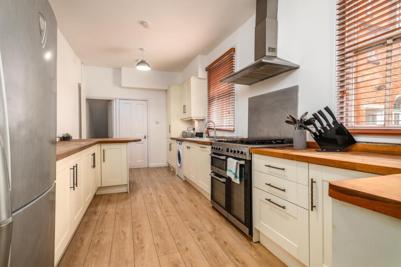 Spacious Contractor House For Large Groups - Private Parking Northampton Exterior foto