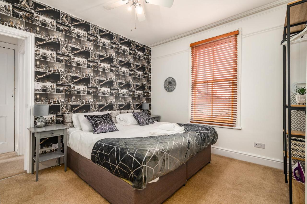 Spacious Contractor House For Large Groups - Private Parking Northampton Exterior foto